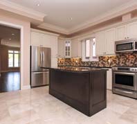 Finch - Kitchen and breakfast area